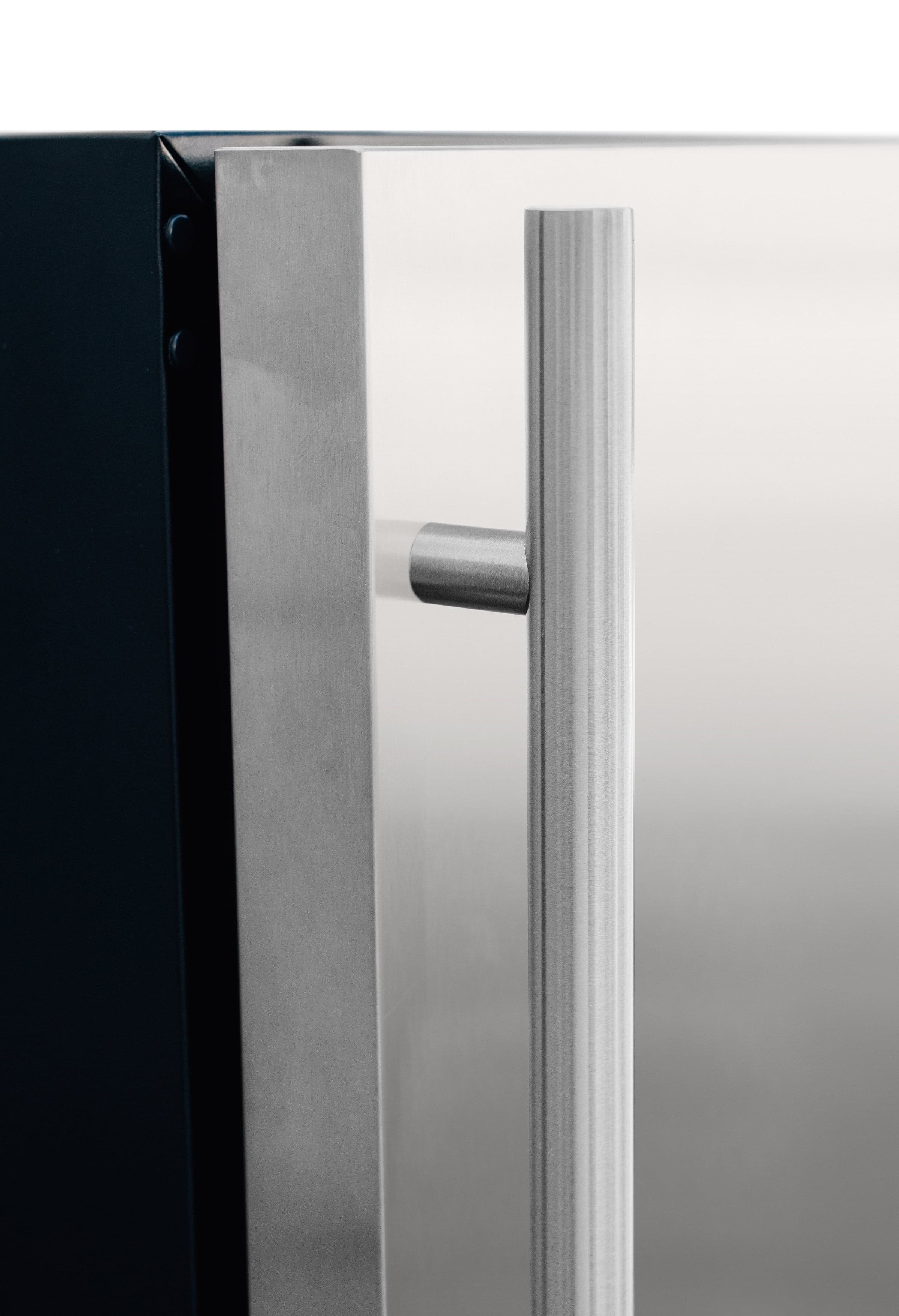24" Outdoor Rated Refrigerator (5c)