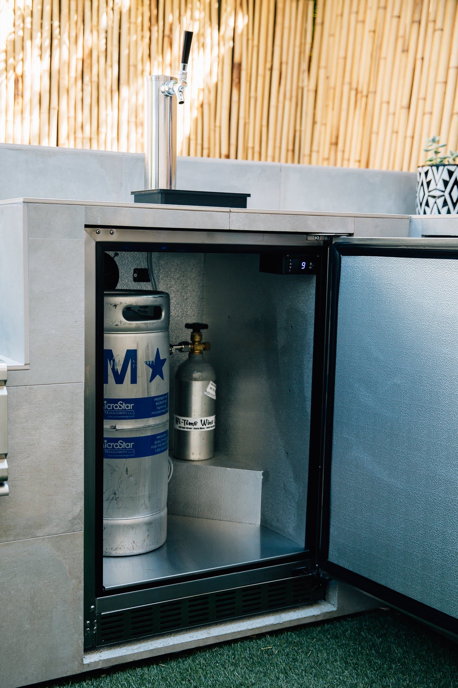 24" Deluxe Outdoor Rated Kegerator - No Tap (6.6c)